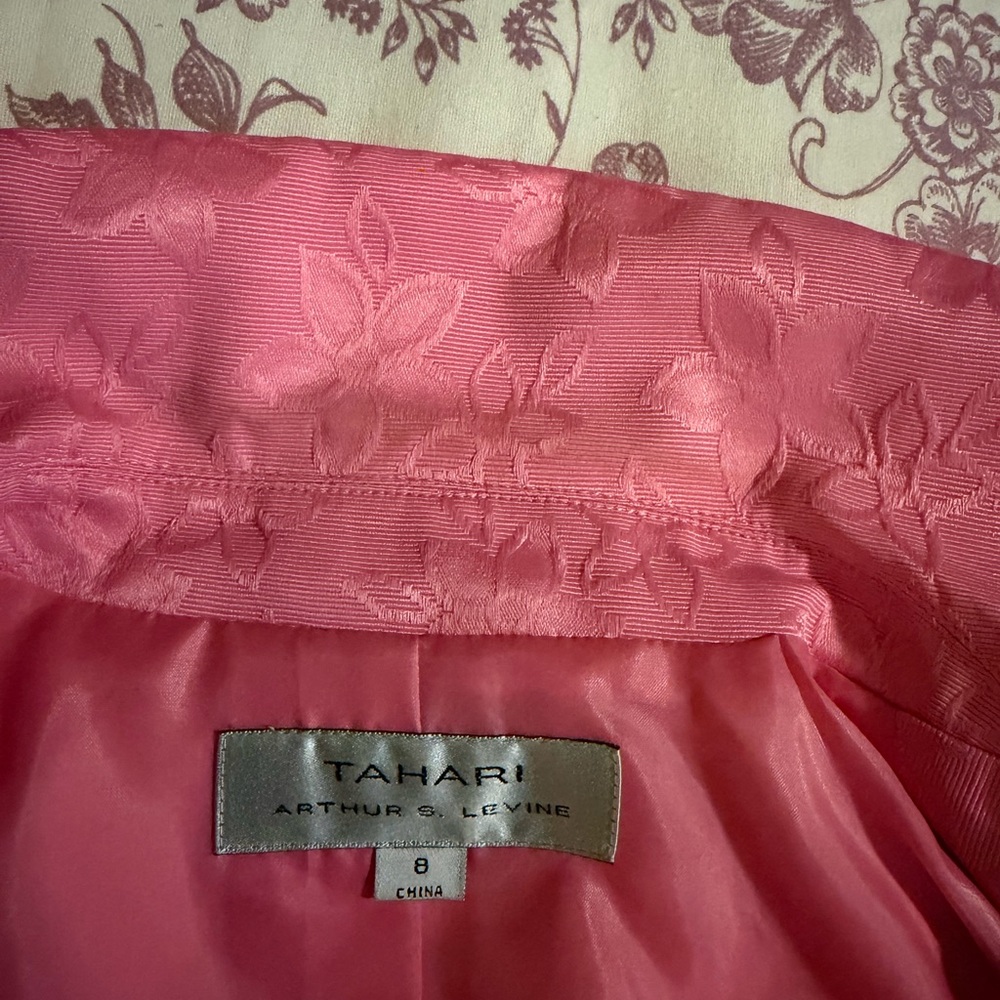 Beautiful 2-piece skirt suit, like new. Two (2) new photos added - Picture 8 of 8